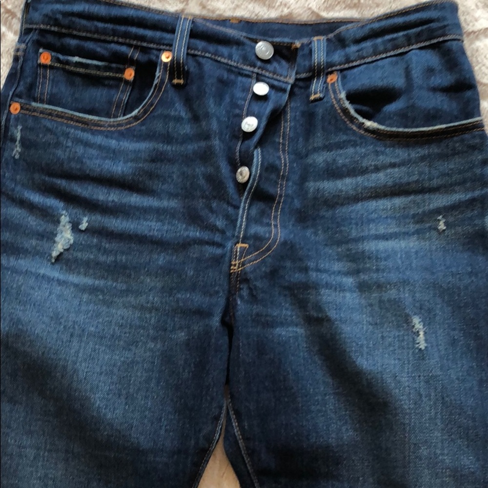 Woman’s Levis 501 distressed jean size 30